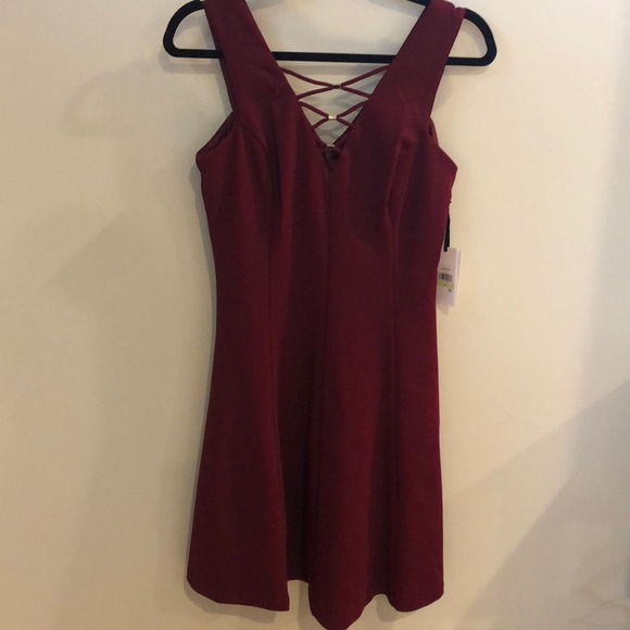 Burgundy dress - Picture 1 of 5